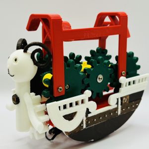 ● 利用手繪與AutoCAD製作草圖、完成想法上的構圖。
● 接著使用SolidWorks做出3D圖、呈現整體樣式。
● UlitmakerCura做出實體、完成能順利運轉的爬線機器
人。